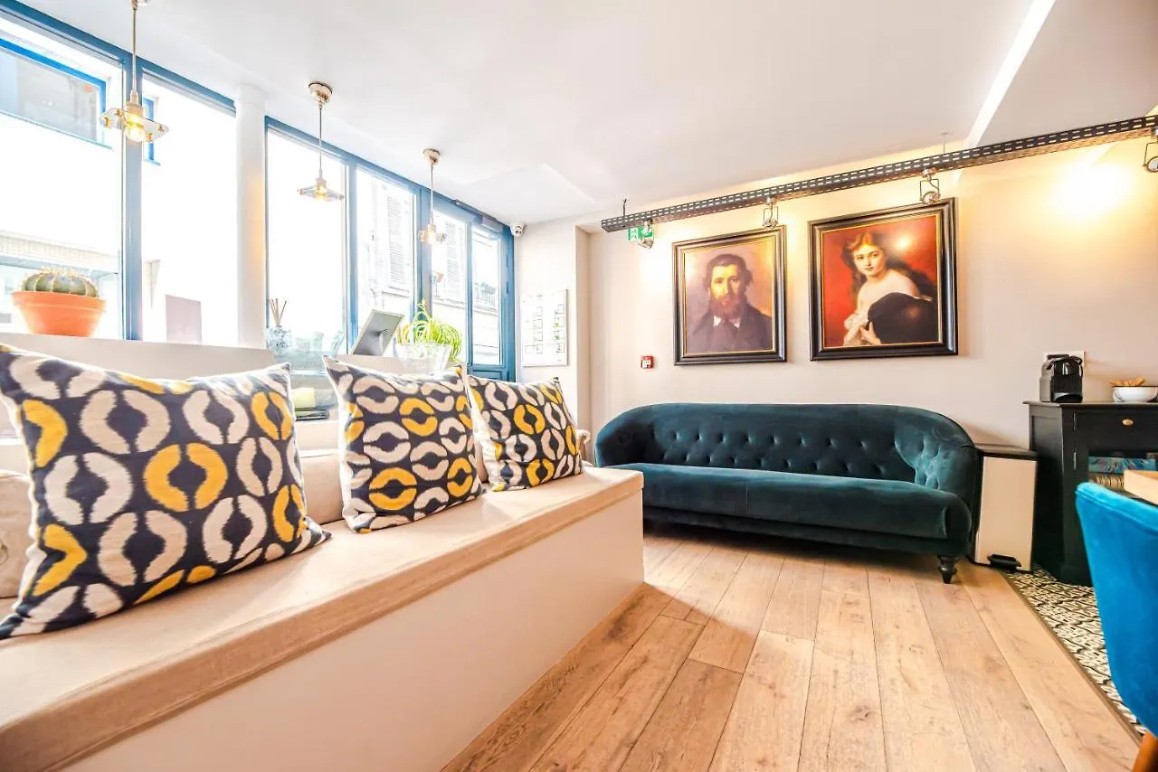 Les Boulevards Apartment Paris